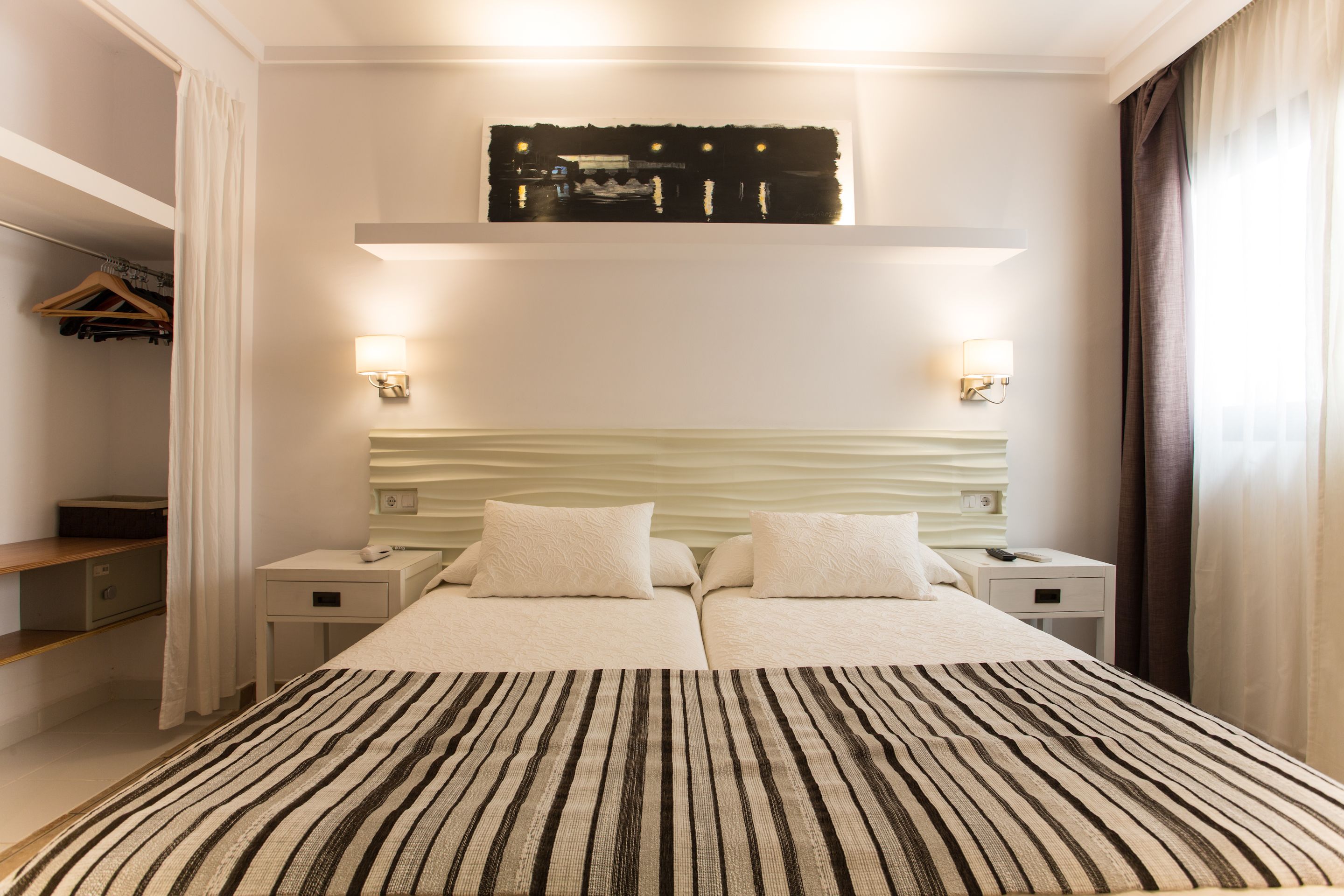 in-room safe, desk, laptop workspace, soundproofing