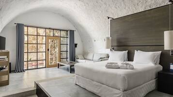 Down comforters, minibar, in-room safe, individually furnished