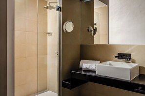Free toiletries, hair dryer, bidet, towels - Hotel Eurostars Fuerte de la Concepción (Aldea del Obispo)