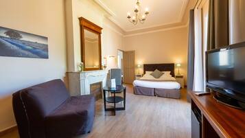 Habitación triple Confort, 1 cama de matrimonio | Sábanas de algodón egipcio y ropa de cama de alta calidad