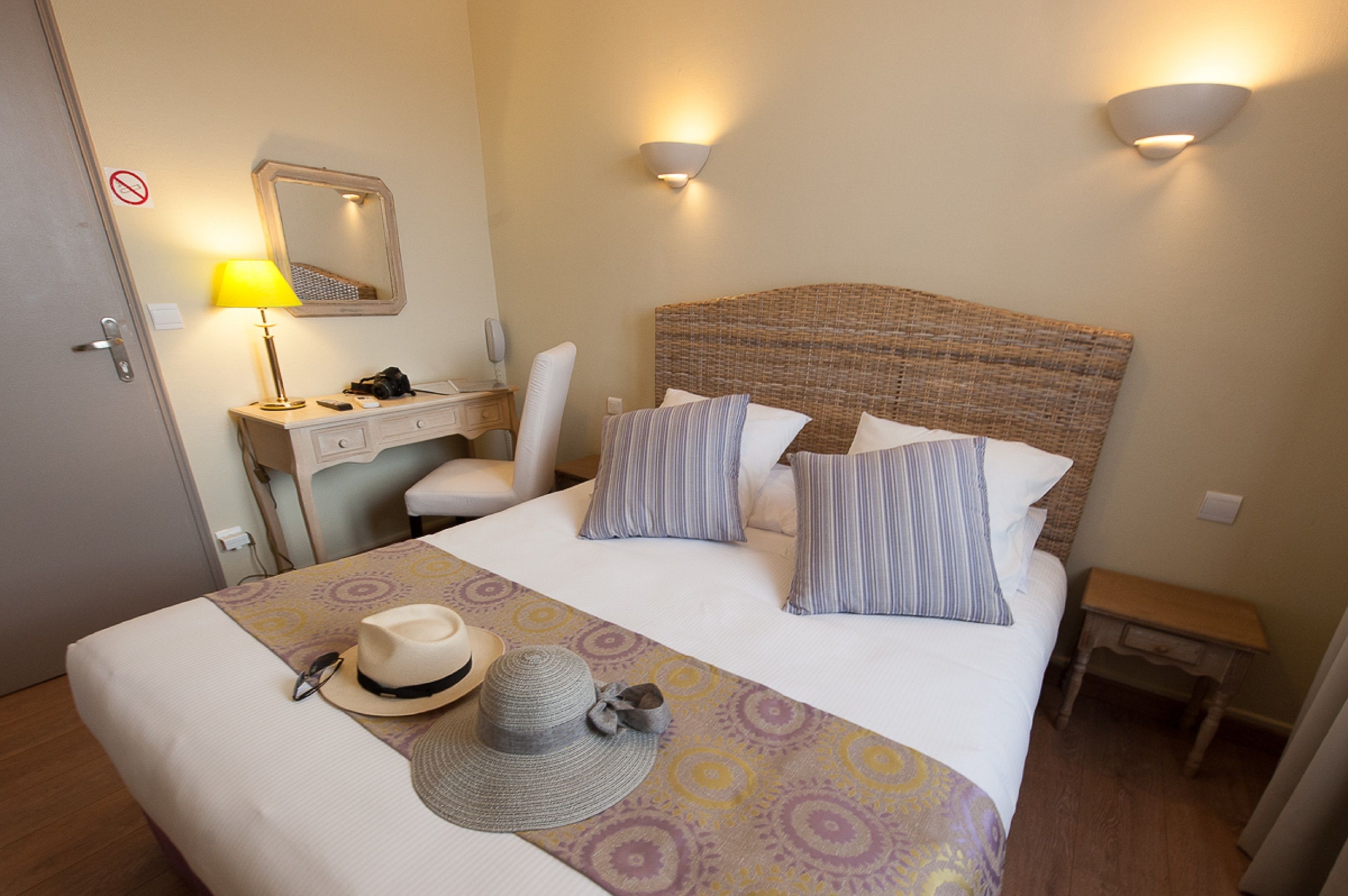 standard double room, 1 queen bed | egyptian cotton sheets, premium bedding, tempur-pedic beds, in-room safe