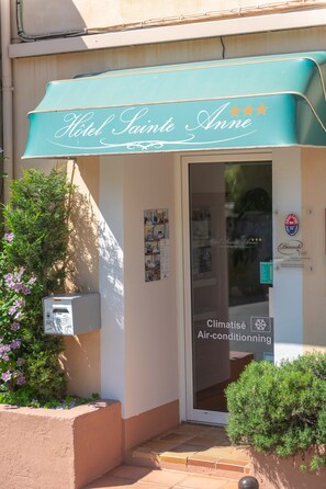 Property entrance - Hôtel Sainte Anne (Apt)