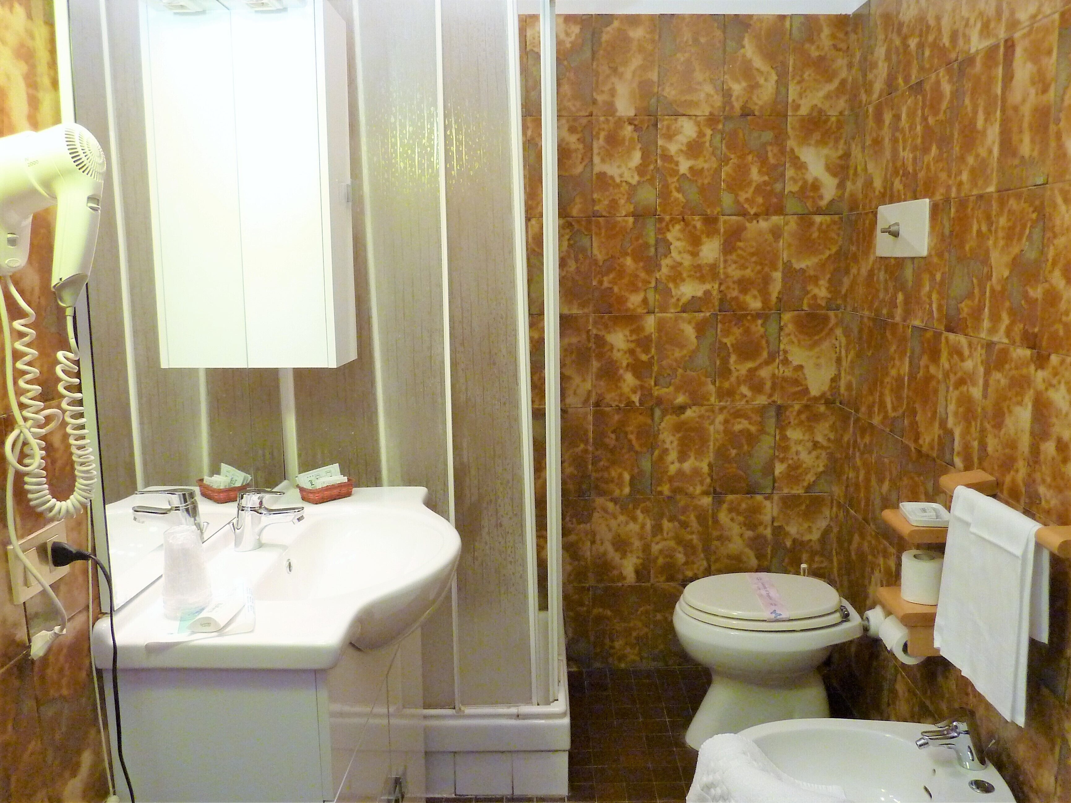 basic quadruple room | bathroom | shower, free toiletries, hair dryer, bidet