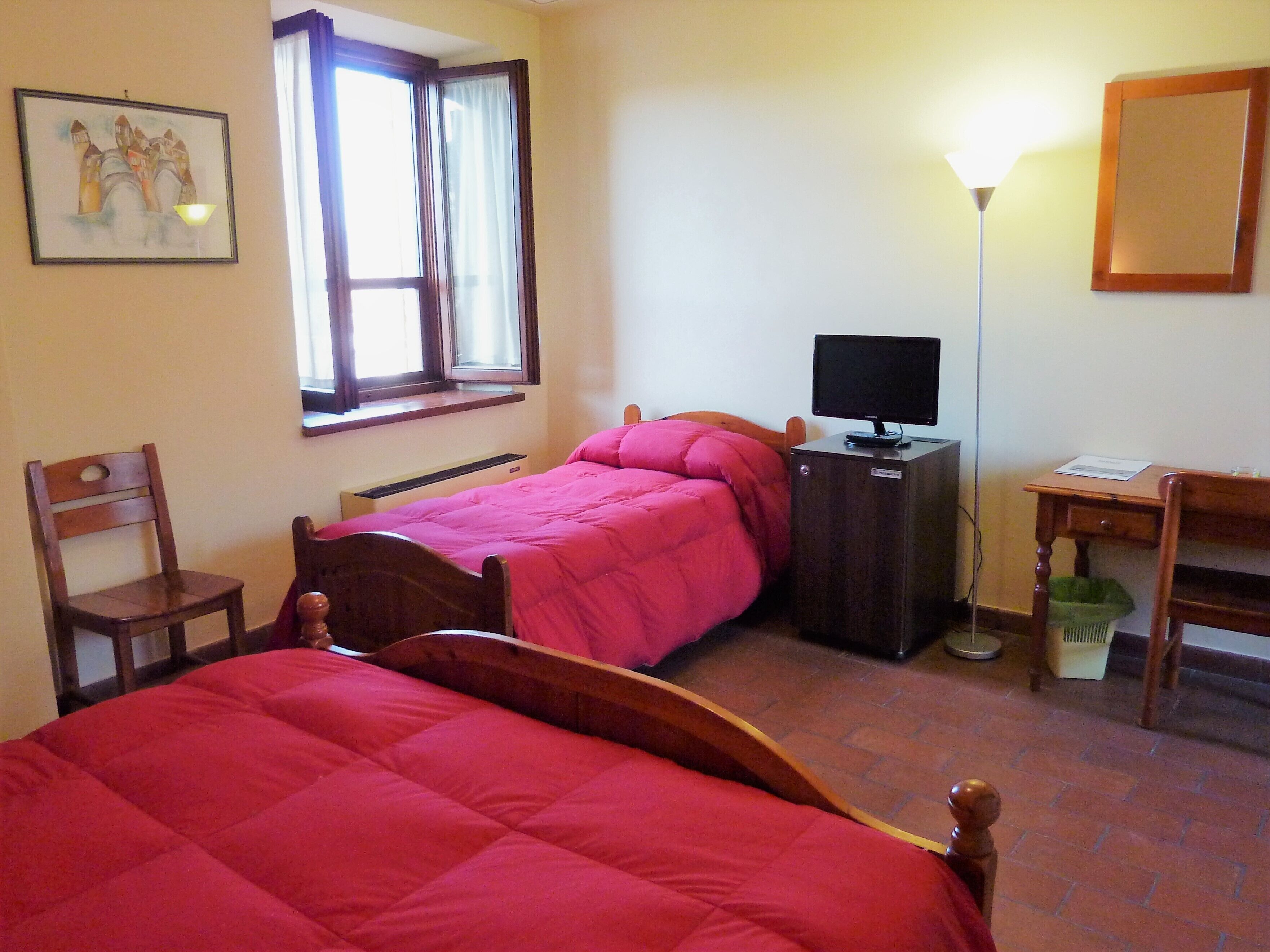 basic triple room | 1 bedroom, down duvets, minibar, desk