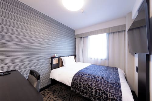Down comforters, desk, blackout drapes, free WiFi