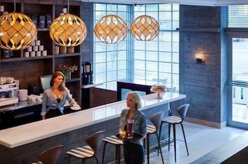 Cafe at Gale South Beach, Curio Collection by Hilton