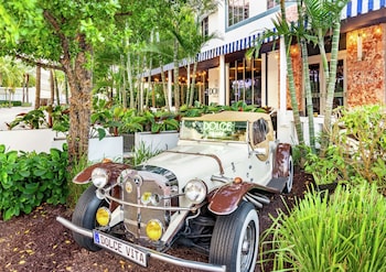 Breakfast, lunch, dinner served; Italian cuisine, alfresco dining  at Gale South Beach, Curio Collection by Hilton