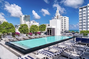 Outdoor pool, sun loungers - Gale South Beach, Curio Collection by Hilton (Miami Beach)