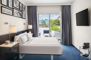 Premium bedding, pillowtop beds, in-room safe, blackout drapes at Gale South Beach, Curio Collection by Hilton