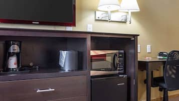 Habitación estándar, 1 cama de matrimonio, no fumadores | Escritorio, tabla de planchar con plancha, wifi gratis y ropa de cama