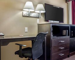 办公桌、熨斗/熨衣板、免费 WiFi、床单