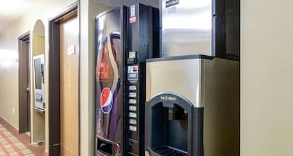 Econo Lodge Jamestown South