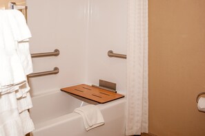 Estudi en suite, 2 llits dobles (Full Kitchen) | Escriptori, planxa i posts de planxar, wifi gratuïta i roba de llit 