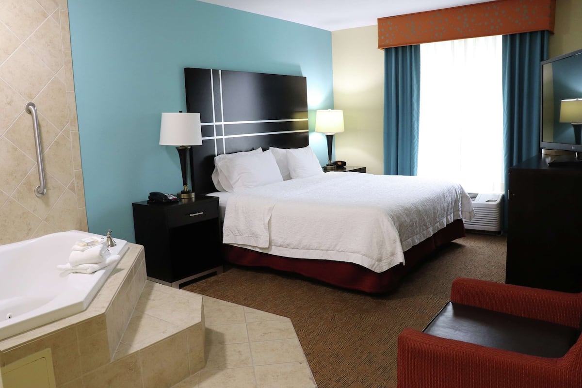 Room, 1 King Bed, Accessible (Hearing) | Bathroom | Free toiletries, hair dryer, towels, soap