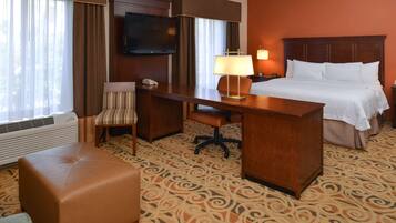 Ettroms leilighet, 1 kingsize-seng | Sengetøy av topp kvalitet, skrivebord og skrivebord for bærbar PC