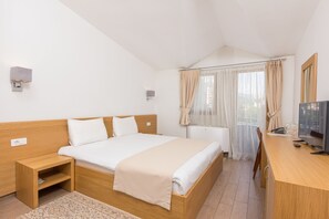 Minibar, caja fuerte, escritorio y sistema de insonorización