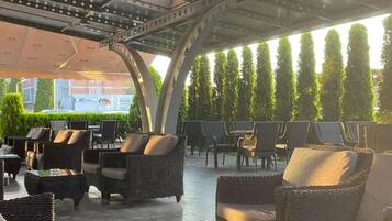 Tempat makan outdoor
