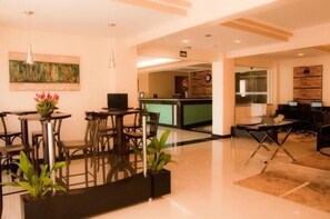 Lobby - Hotel Premium Pirassununga (Pirassununga)