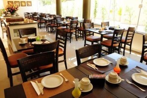 Restaurant - Hotel Premium Pirassununga (Pirassununga)