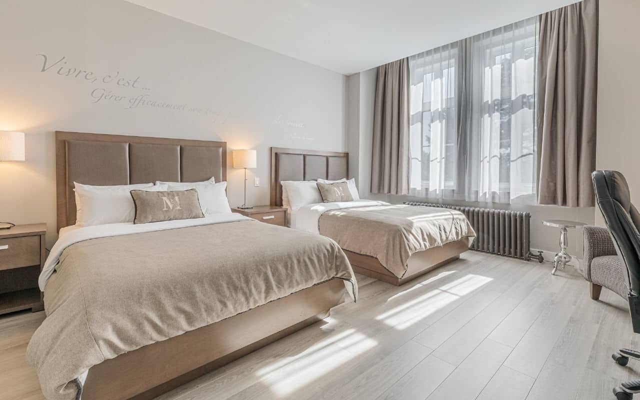 Chambre Oasis, 2 grands lits, baignoire à jets | เครื่องนอนระดับพรีเมียม, ห้องพักตกแต่งอย่างมีเอกลักษณ์