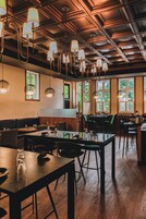 Se sirven desayunos, almuerzos y cenas; cocina regional