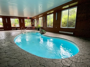 Indoor pool, sun loungers