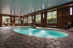 Indoor pool, pool loungers
