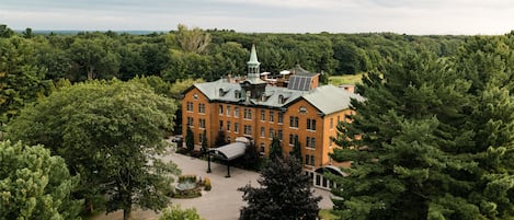 Mặt tiền nơi lưu trú