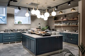 Free daily buffet breakfast  - Original Sokos Hotel Seurahuone Savonlinna (Savonlinna)