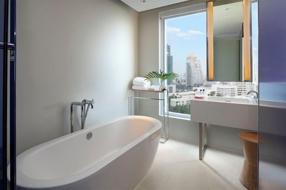 Bathroom | Shower, rainfall showerhead, free toiletries, hair dryer