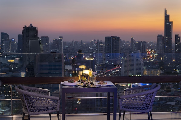 Bar (on property) - Mode Sathorn Hotel (Bangkok)