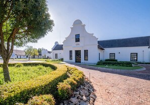 Couples treatment room(s), sauna, hot tub, body treatments, hydrotherapy - Kievits Kroon Gauteng Wine Estate (Pretoria)
