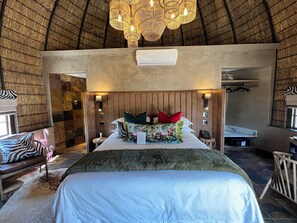  African Suite | Egyptian cotton sheets, premium bedding, down duvets, minibar - Kievits Kroon Gauteng Wine Estate (Pretoria)