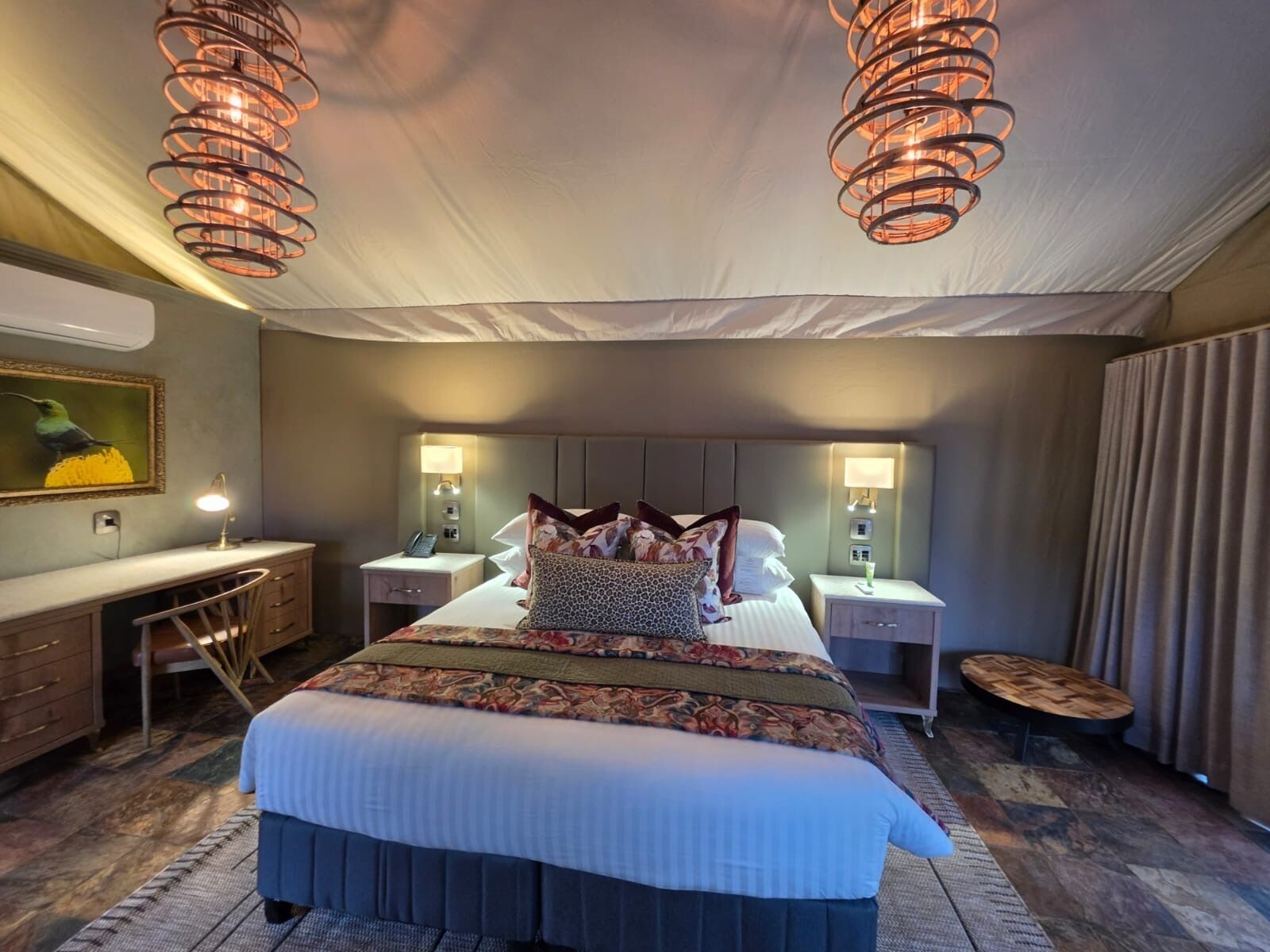 Premium Suite | Egyptian cotton sheets, premium bedding, down duvets, minibar