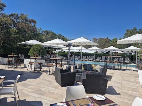 Poolside bar