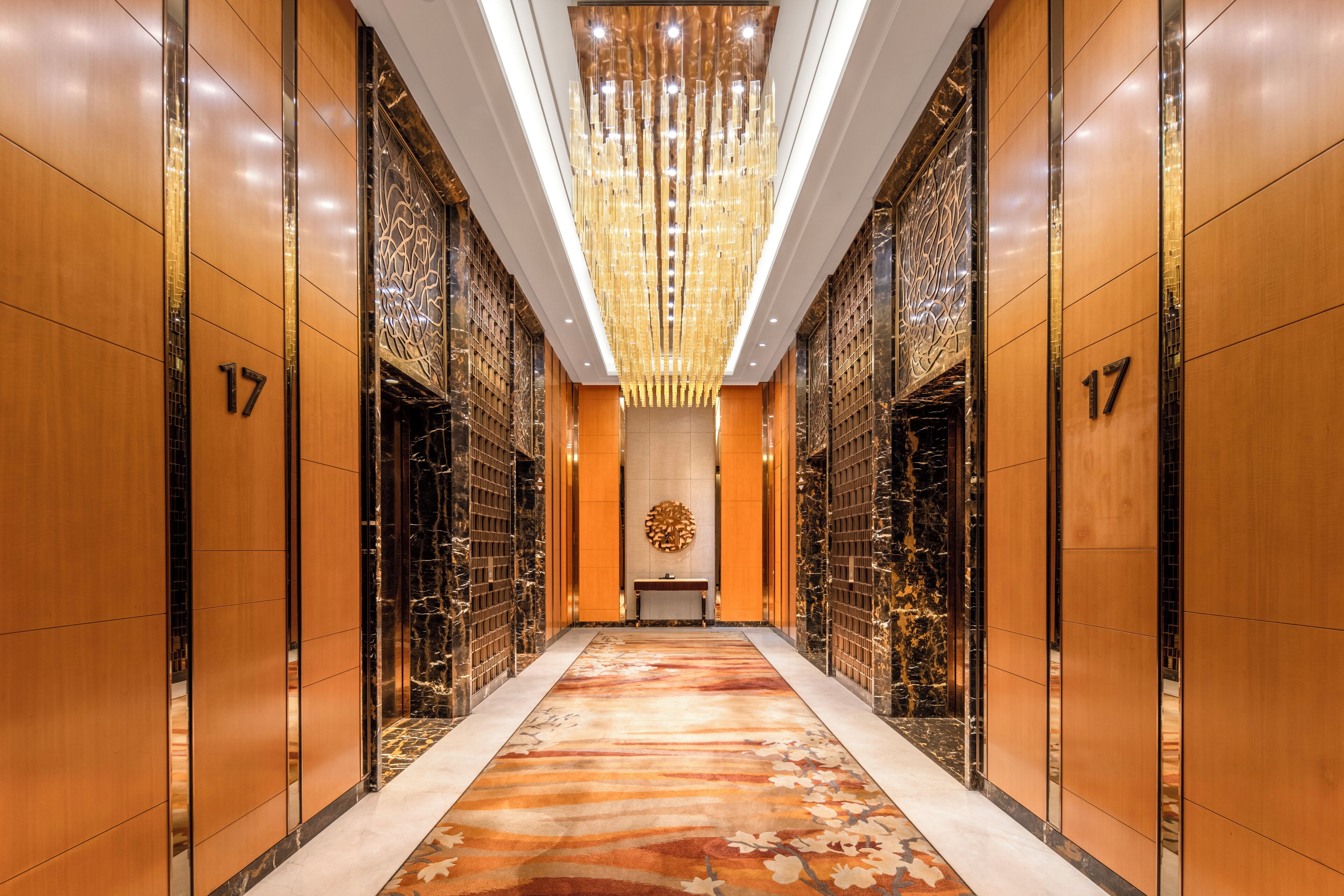 高档床上用品、羽绒被、加厚床垫、迷你吧