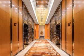 1 間睡房、高級寢具、羽絨被、特厚豪華床墊