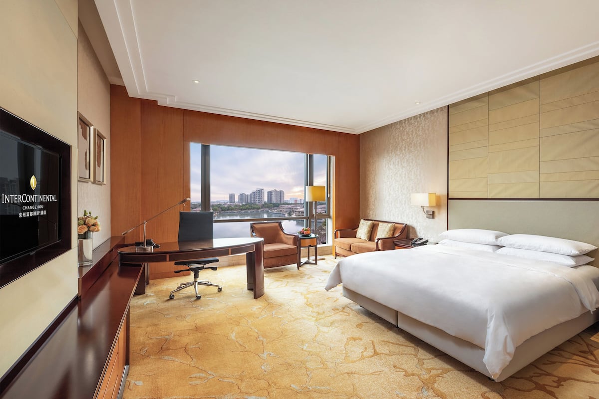 Chambre Classique, 1 très grand lit, vue lac | 1 chambre, literie de qualité supérieure, couette en duvet d'oie