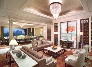 3 restaurants; breakfast, lunch, dinner, and brunch served - Intercontinental Changzhou by IHG (Changzhou)