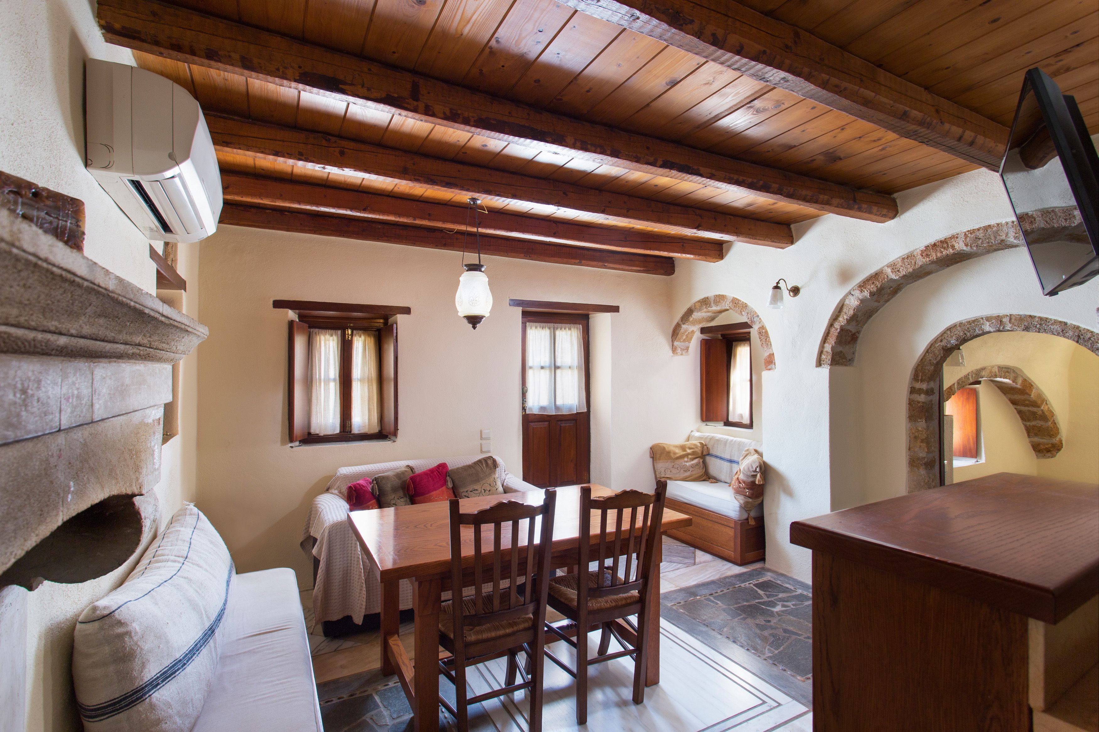 family apartment, 2 bedrooms, kitchenette, courtyard area | in-room dining