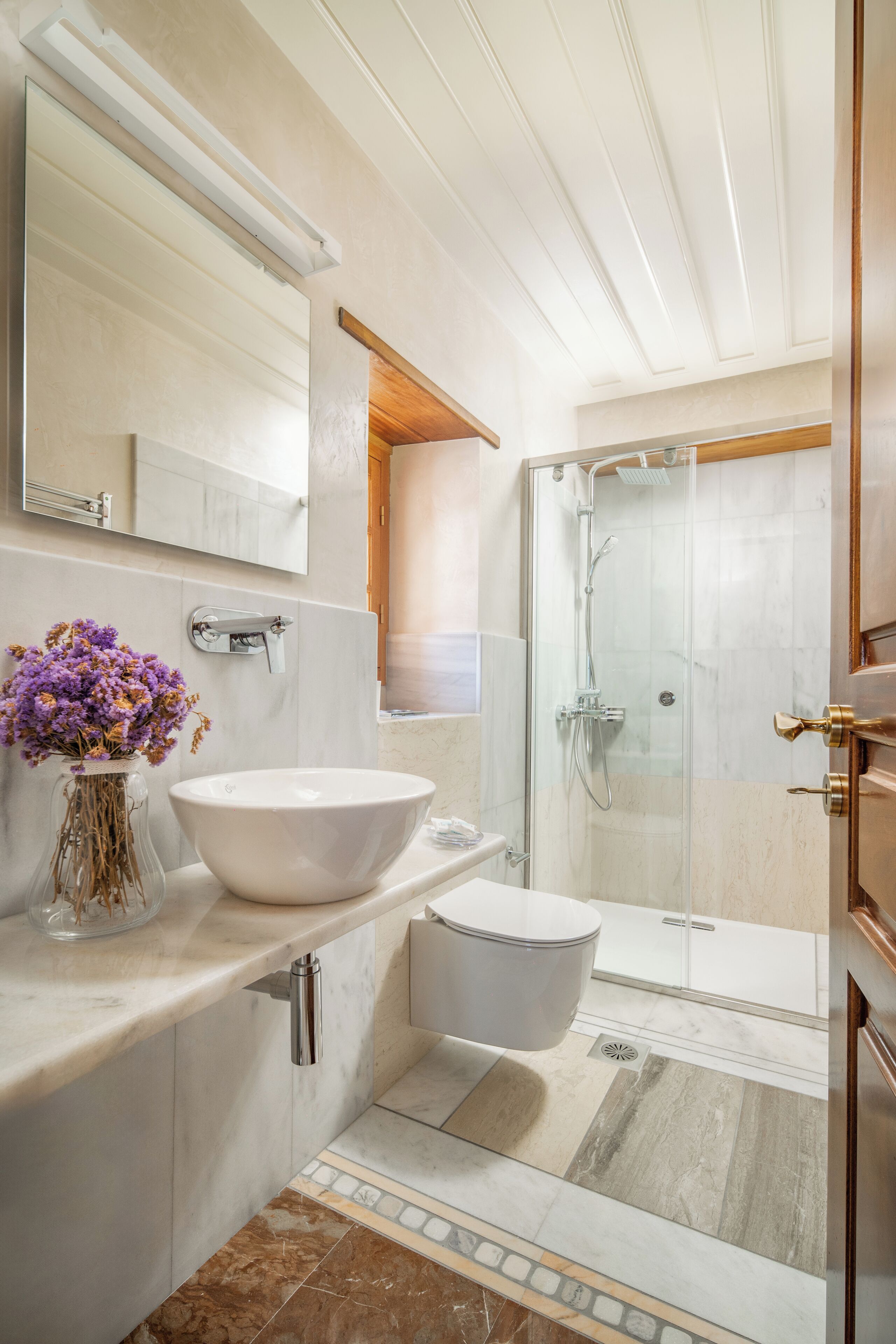 panoramic studio suite, balcony, sea view | bathroom | free toiletries, hair dryer, towels