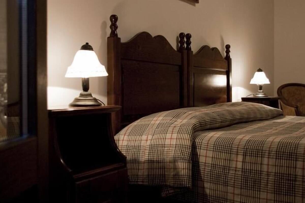 desk, iron/ironing board, cots/infant beds, free wifi