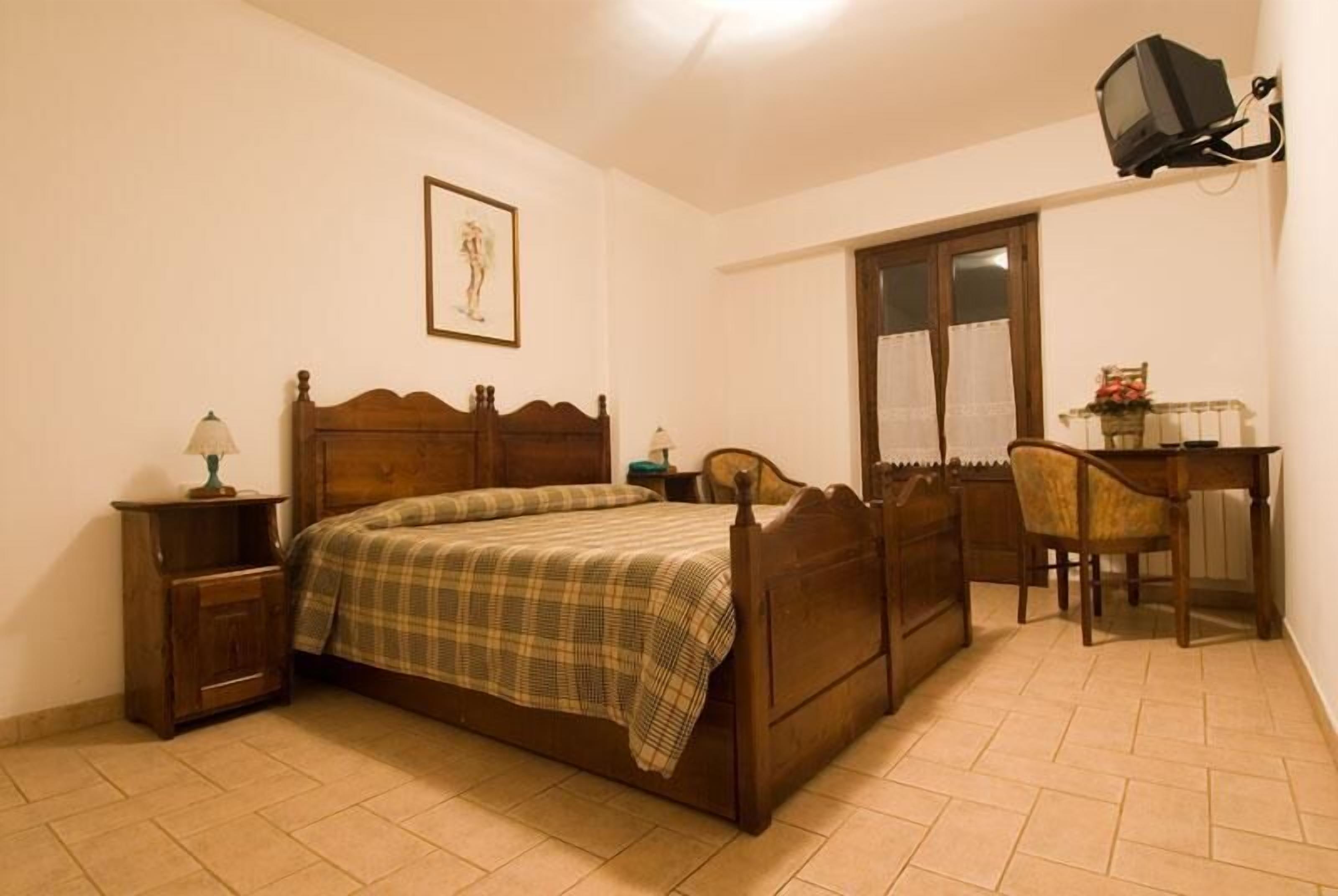 comfort double room | desk, iron/ironing board, cots/infant beds, free wifi