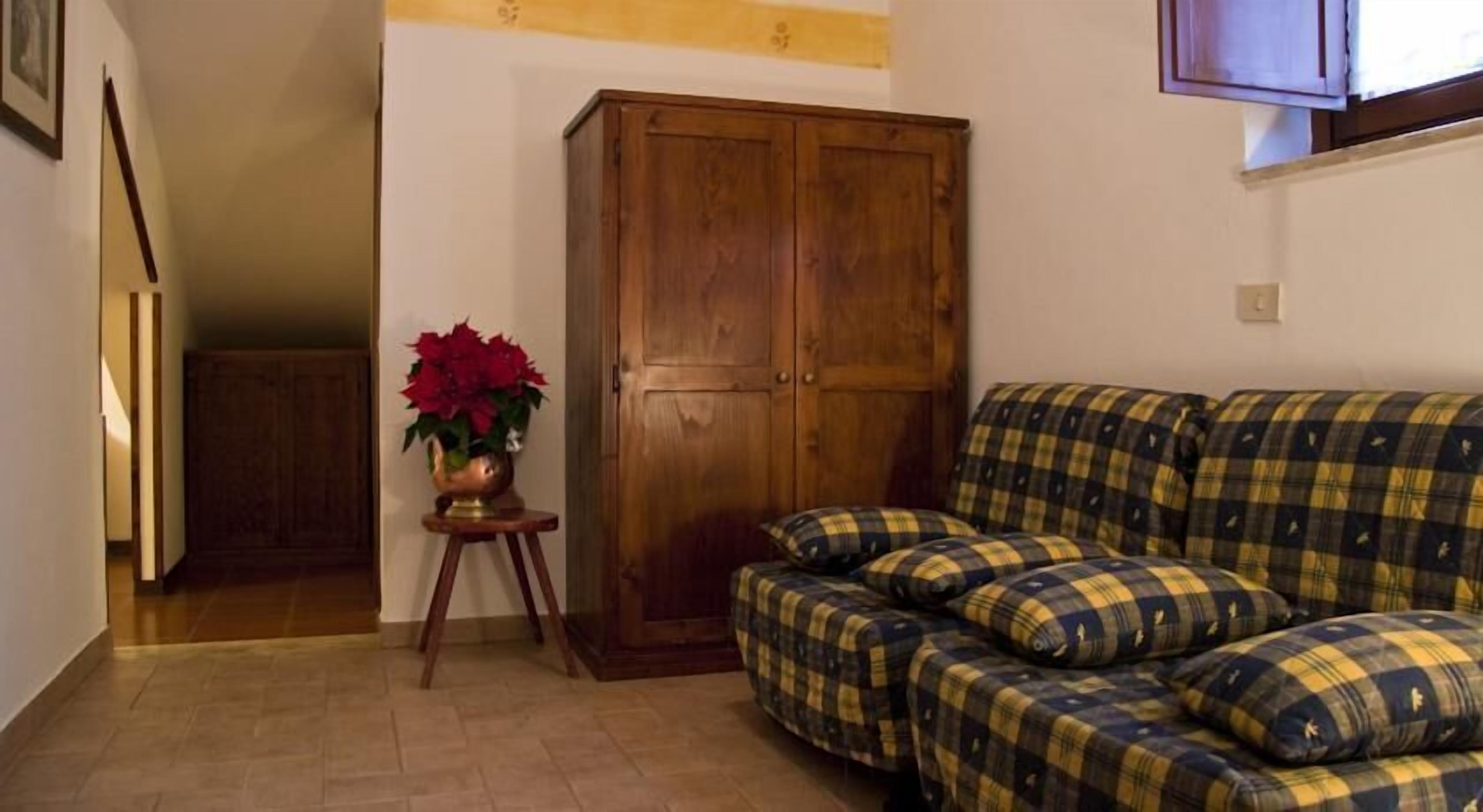 standard quadruple room | desk, iron/ironing board, cots/infant beds, free wifi