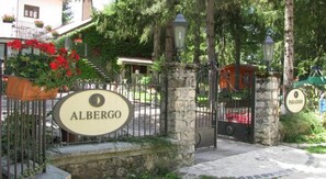 Property entrance - LH Hotel Paradiso (Pescasseroli)