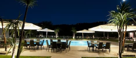 2 outdoor pools, pool umbrellas, sun loungers