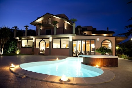 2 outdoor pools, pool umbrellas, sun loungers