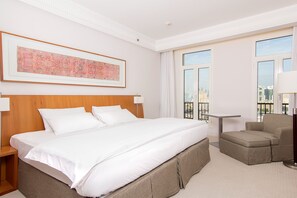 Dobbeltrom – deluxe | Sengetøy av topp kvalitet, dundyner, minibar og safe på rommet