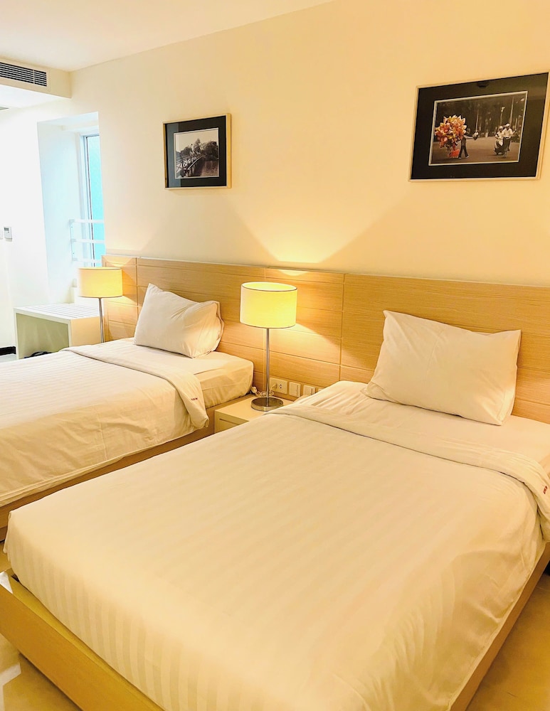 Nhi Phi Hotel by null