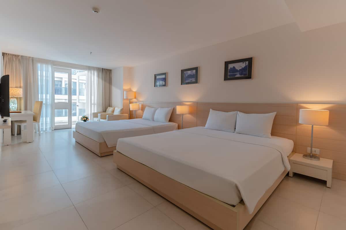 Family Room | Minibar, in-room safe, desk, soundproofing